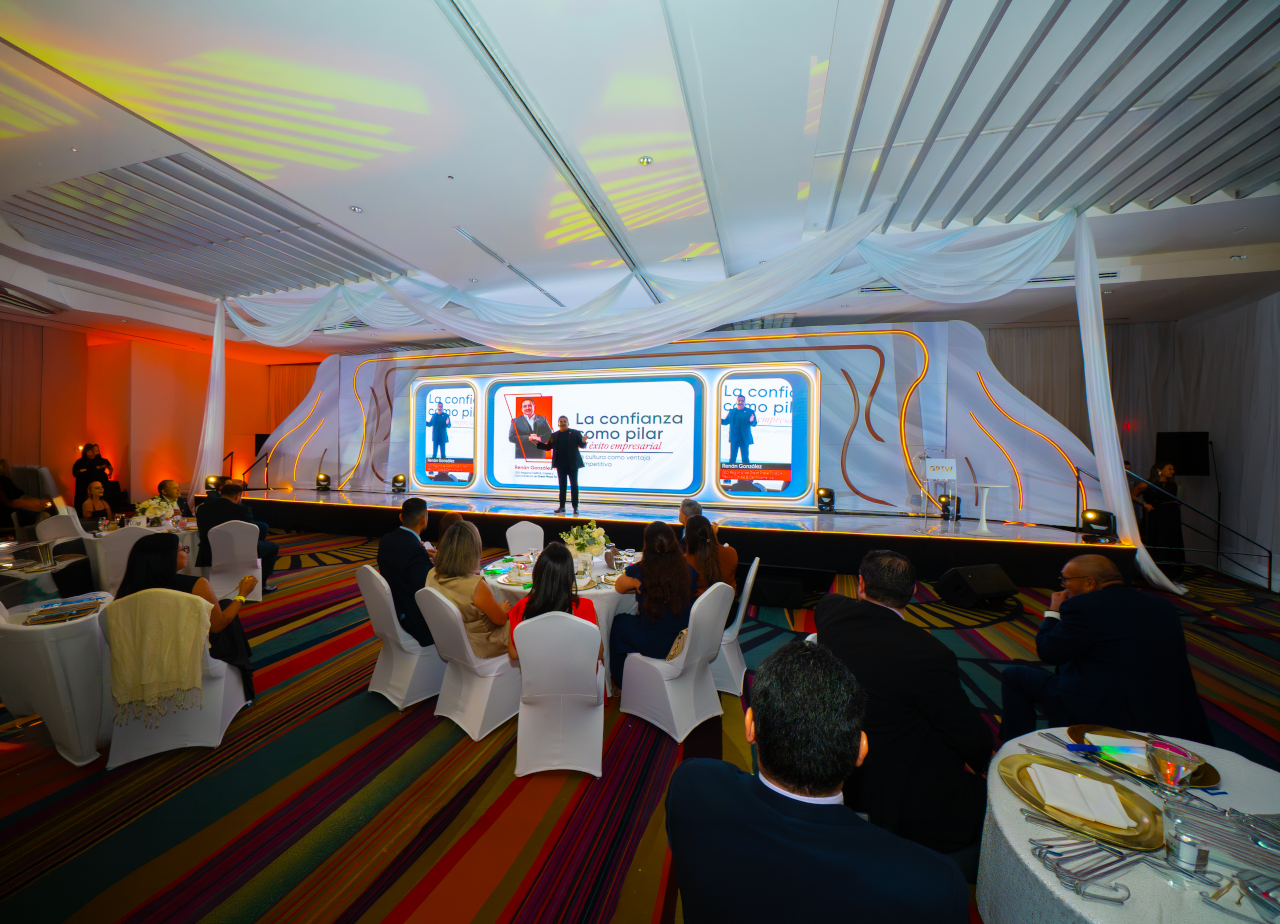 Equipo de producción de STB Events coordinando un evento